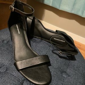 12.5 Amazon black heels. Fits loose. Never worn, just tried on. Comfortable.